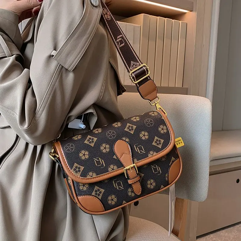 Textura de piele de moda retro sac de mână mic pătrat de moda noua nisa de lux de lumină înalt simț geanta crossbody . ' - ' . 1