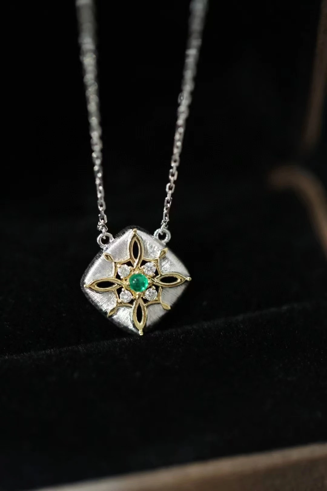 femeie Moda bijuterii naturale AU750 18K aur alb colier de Smarald, Diamante proces de desen Sârmă Retro Pandantiv . ' - ' . 4